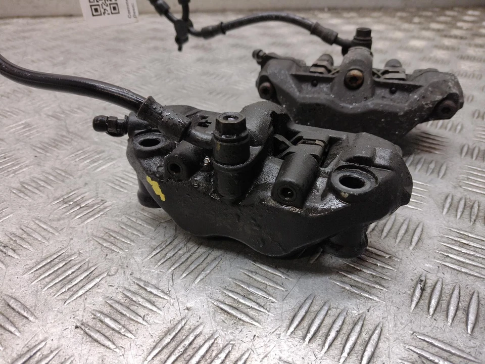 Kit de pinzas de freno delanteras Honda CBR 600 RR-8 2008 Foto 2 de 4