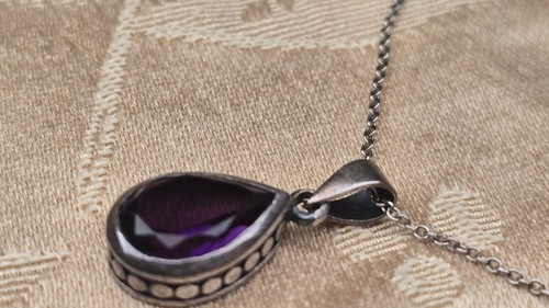 VINTAGE GORGEOUS Sterling Silver & Faceted Amethyst Teardrop Necklace - Picture 7 of 11