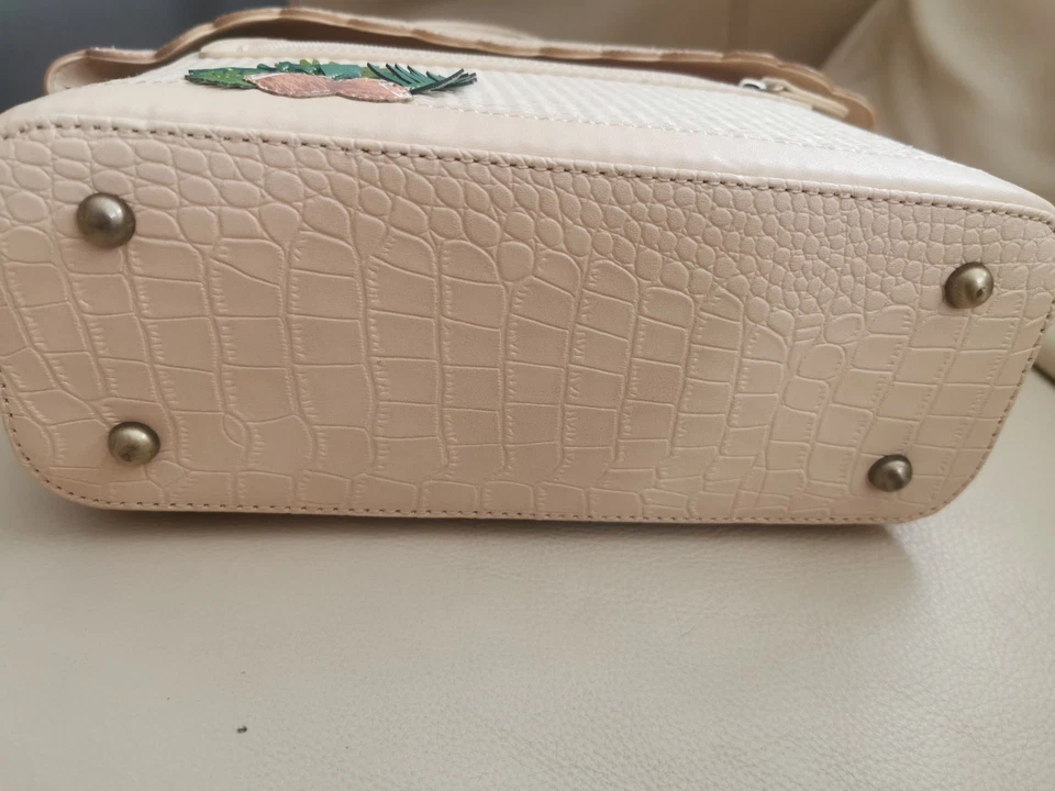 Crossbody Bag With Tiki Bar Beach Motif By Vendula London Straw Purse Handbag - Image 3 of 4