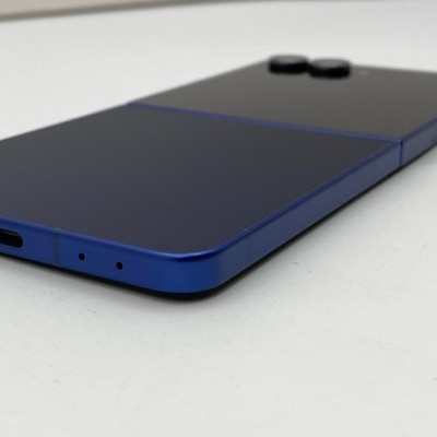 Samsung Galaxy Z Flip7 SM-F766U1 - 512GB - Blue (Unlocked) - Open