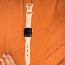 Apple Watch SE Series 1 44mm Rose Gold Pink Silicone Band Heart Rate Monitor