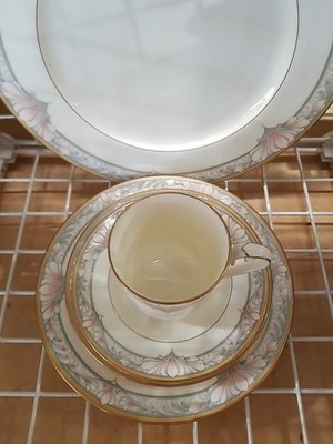 PERFECT Noritake Bone China 9737 Barrymore 8 Place Settings 40