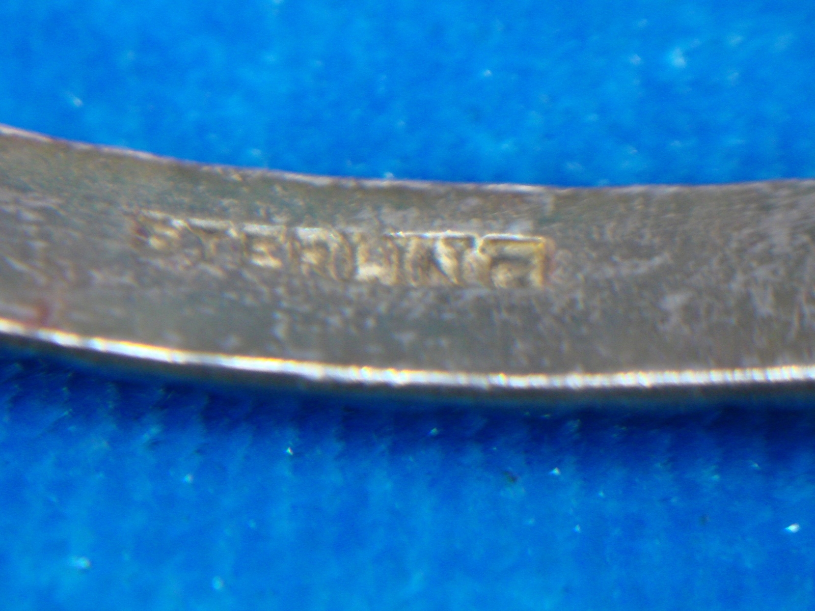 SOLID STERLING SILVER HARD BANGLE - NICE, VINTAGE… - image 9