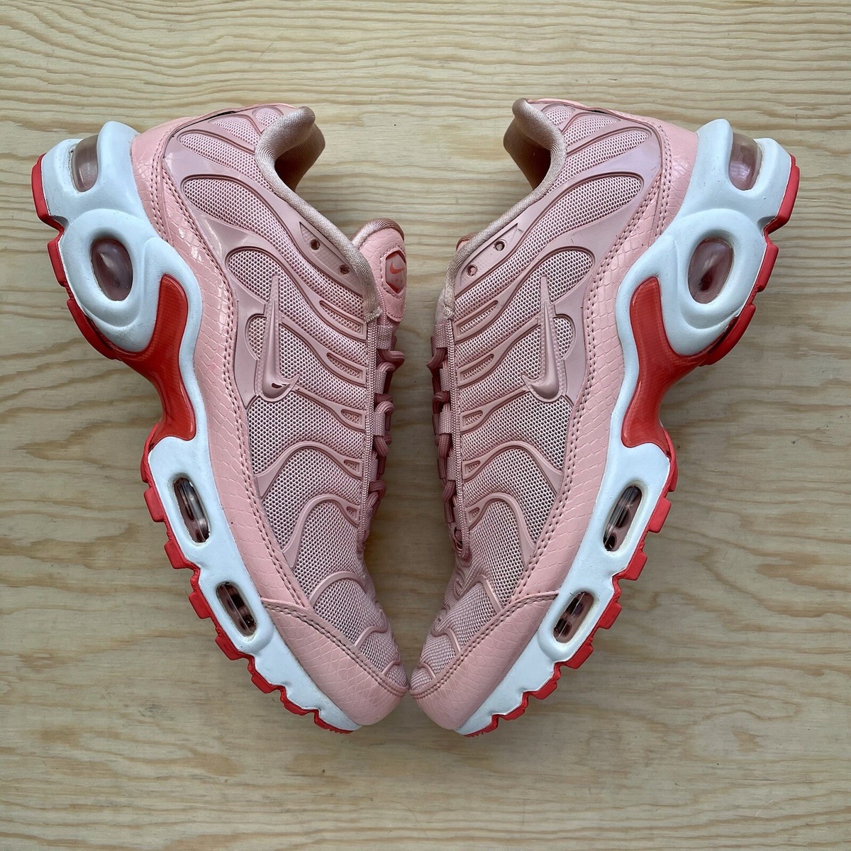 nike air max plus coral