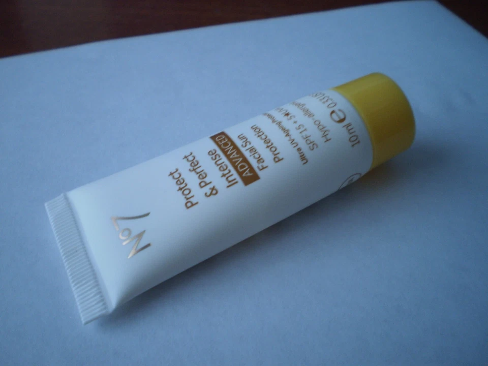 BOOTS NO. 7 Boots No 7 Protect & Perfect Intense Advanced Facial Sun Protection 10ml SEALED