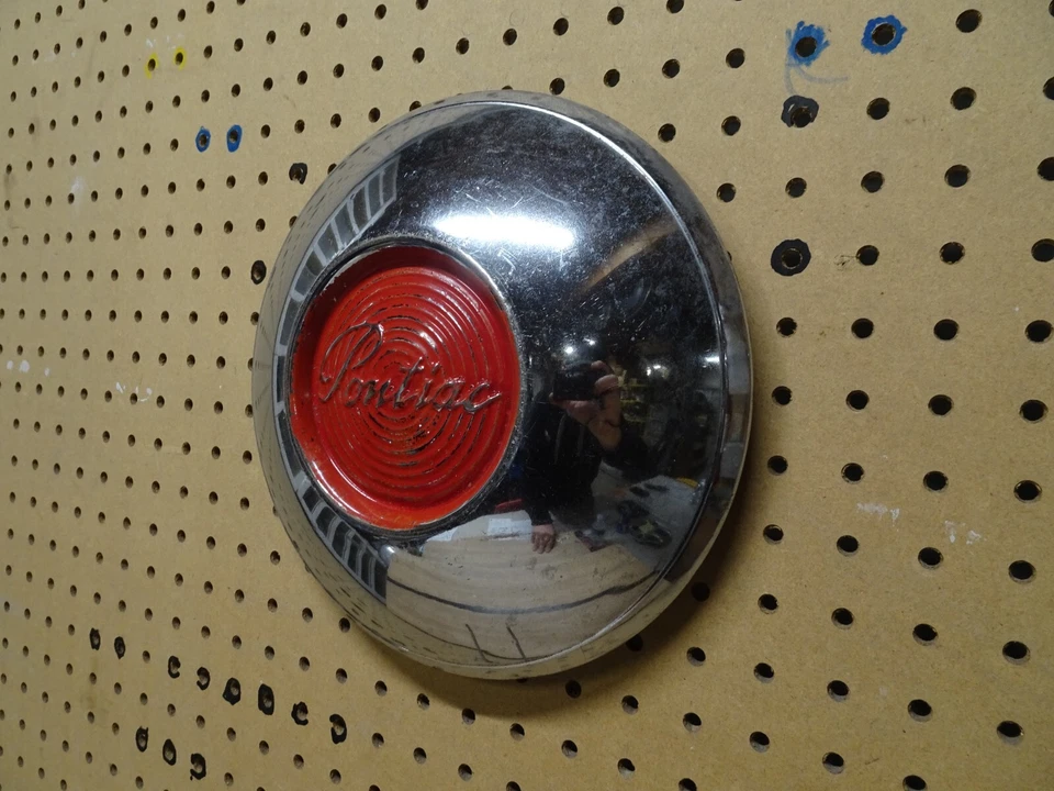 (1) OEM 1949 1950 PONTIAC CHIEFTAIN, STREAMLINER, CATALINA, TAPACUBOS DE LUJO GM Foto 4 de 4