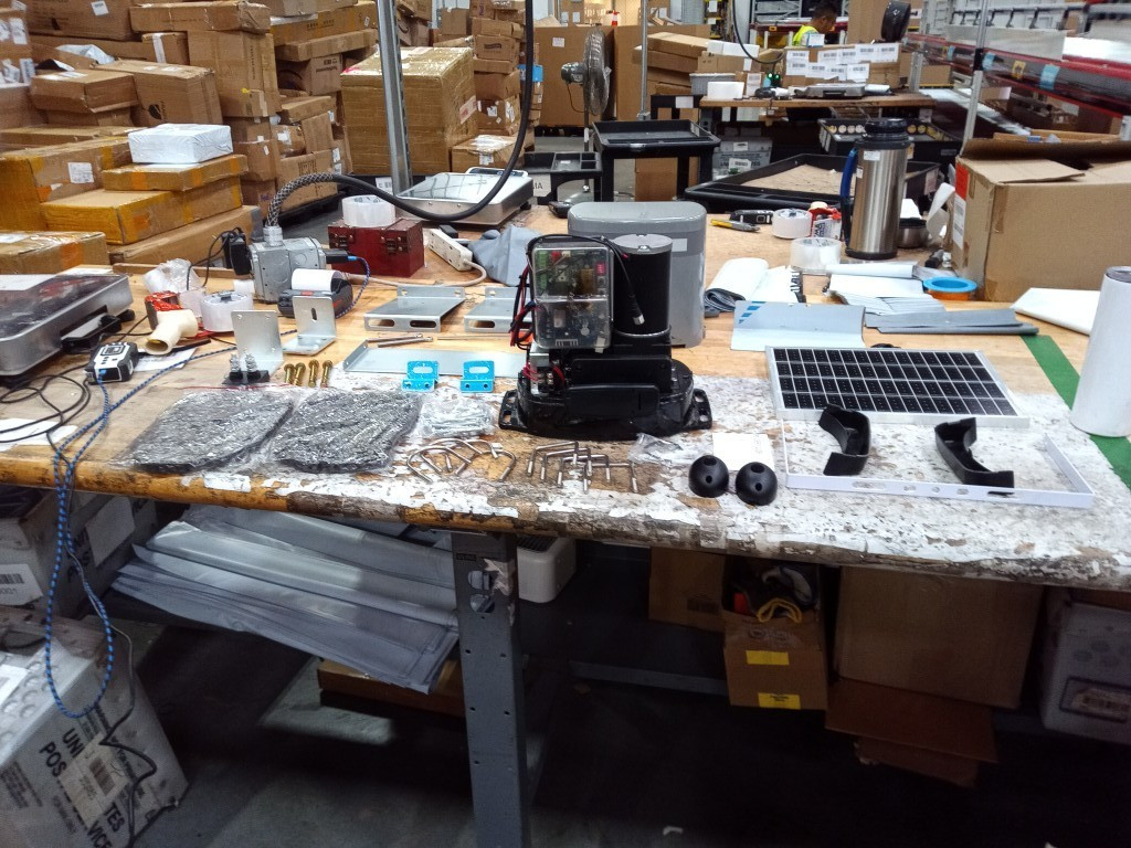 Blütezeit Chain Solar Gate Opener 1400lb w/WiFi/Battery/Solar Panel-Used