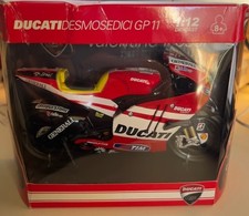 1:12 New Ray Ducati Desmosedici GP11 Valentino Rossi