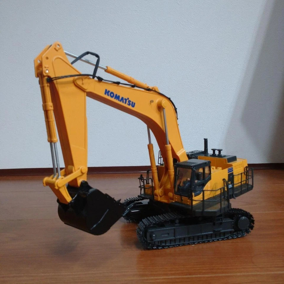 Kyosho KOMATSU PC1250-8 Hydraulic Excavator 1/50 Scale RC Toy - Image 2 of 4