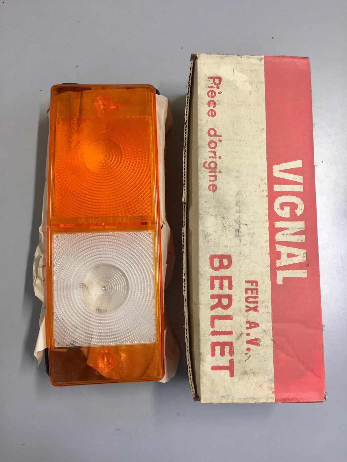 Cabochon feu avant Vignal C270 : réparez les clignotants cassés des Berliet Saviem S45 S53