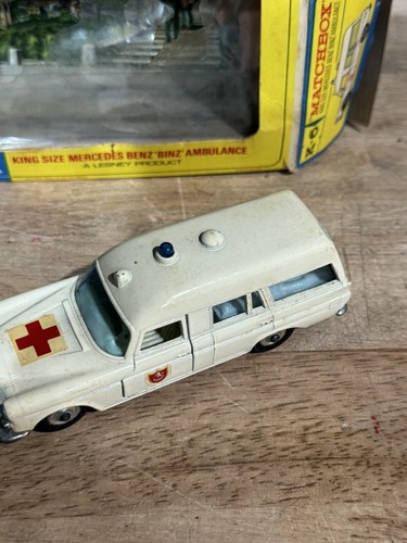 Matchbox King Size K-6 Mercedes Benz Binz Ambulance With Original Box - Picture 4 of 13
