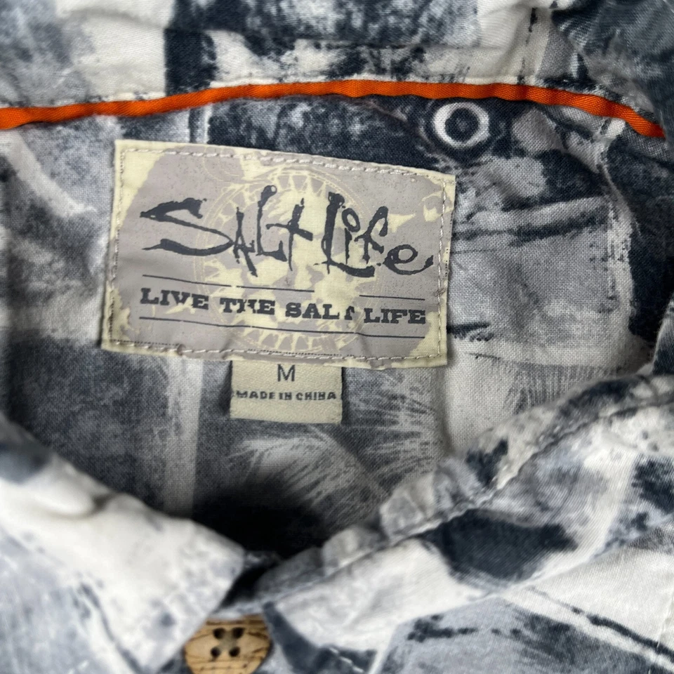 Camisa Salt Life gris mediana estampado de peces informal con botones manga corta para hombre Foto 3 de 4
