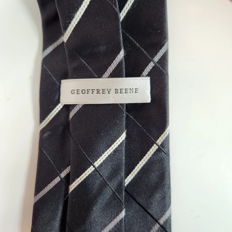 Geoffrey Beene Mens Silk Tie Black White Gray w Windowpane/Plaid Design 4x60 In - Image 4 of 4