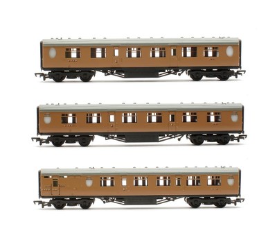 BACHMANN ''OO'' SPURWEITE KONVOLUT 3 LNER POSTKRIEG BRAUNE VERBUND-/KORRIDO-REISEBUSSE