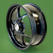 Llanta trasera genuina usada Ducati Panigale 1299 17x6 negra recta 50222121AB