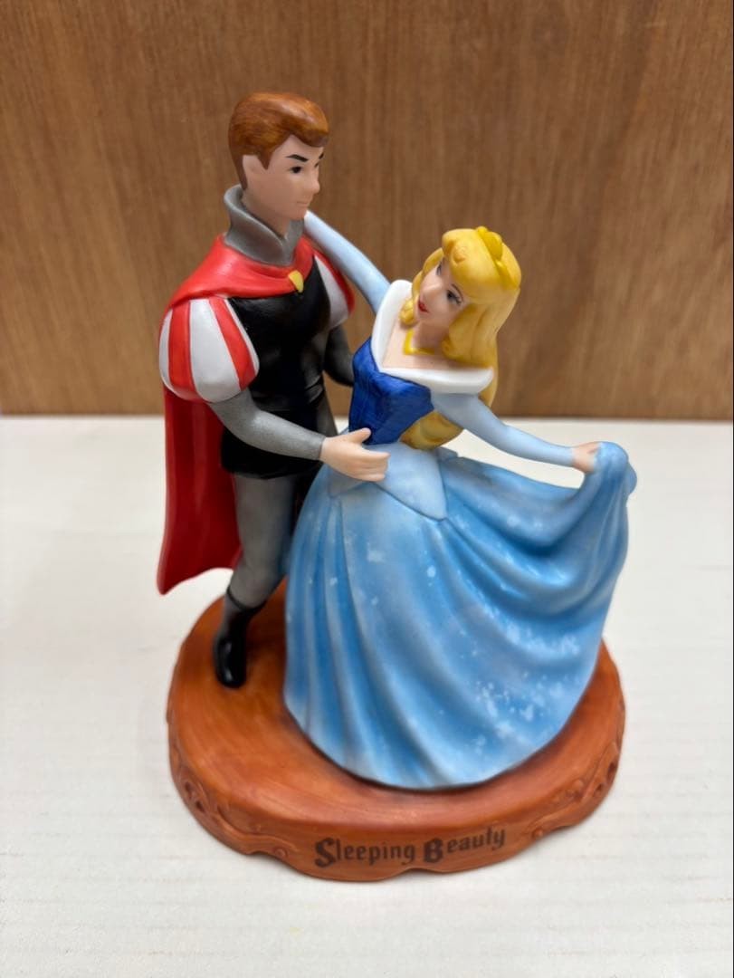 Disney Sleeping Beauty Music Box Figure #86ff8b