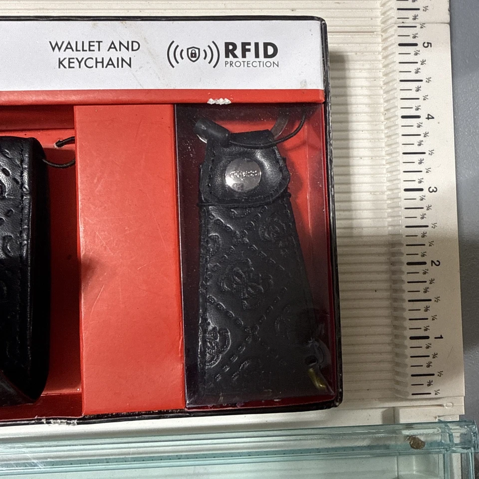Guess Los Angeles Men's Wallet RFID Protection Wallet And Keychain Gift Set! - Image 2 of 4