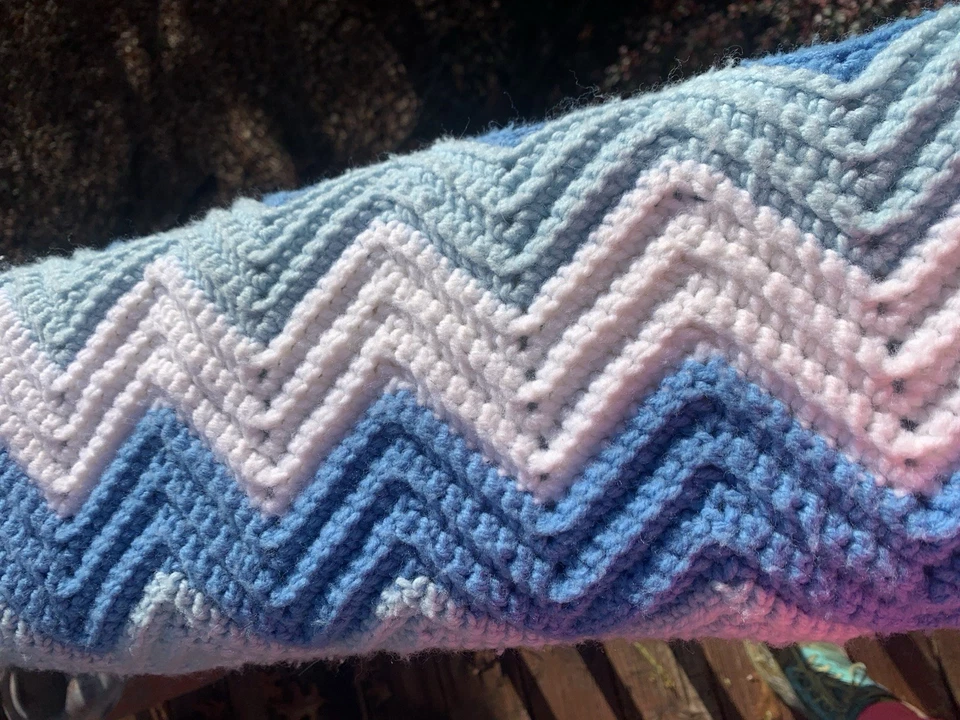 Chevron 68x96 Crochê Multi Azul/Branco Afegão Lindo 🤩 Ziguezague Feito à Mão - Imagem 4 de 4