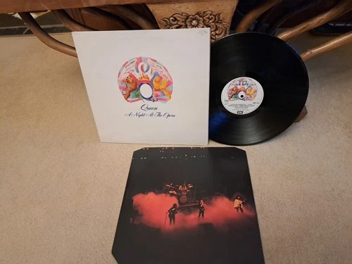 * QUEEN * A NIGHT AT THE OPERA * EMI LABEL * 1975 1ST PRESSING * BLAIRS*