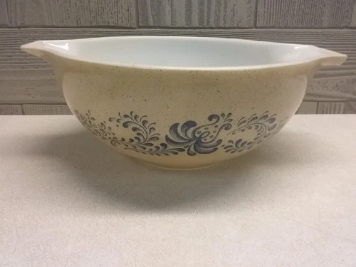 PYREX 443 Homestead 2.5qt Nesting Mixing Cinderella Bowl Speckled