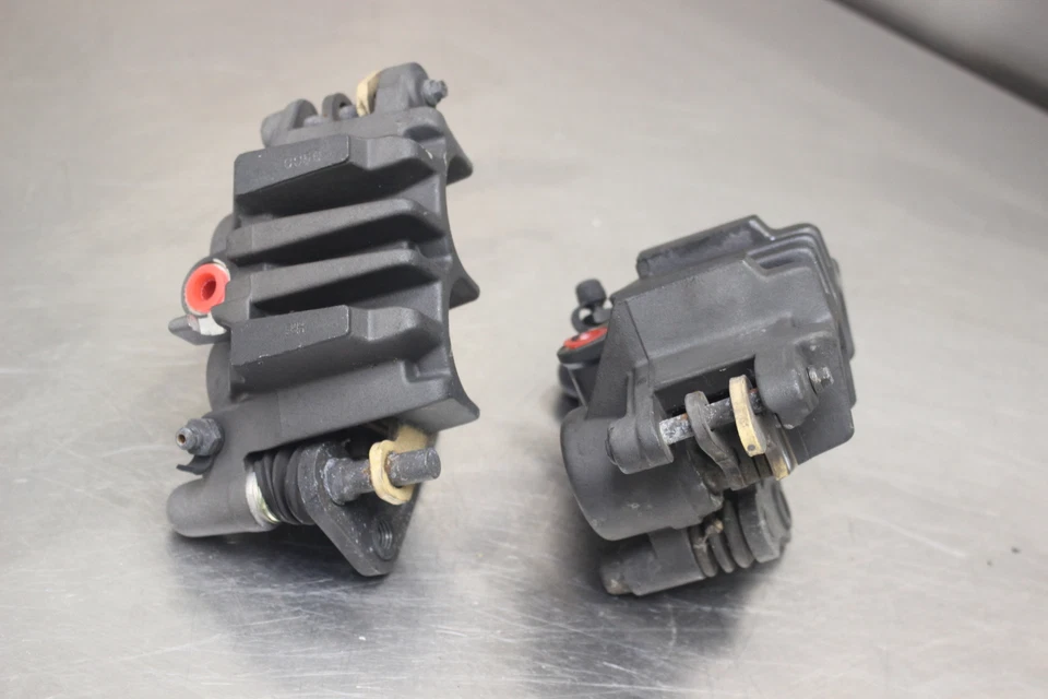 05-06 Kawasaki Z750s Front Wheel Brake Calipers Set - Image 4 of 4