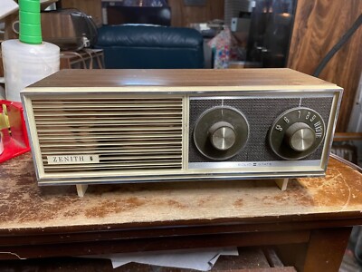 Vintage Zenith AM Radio E214W Clean working!!