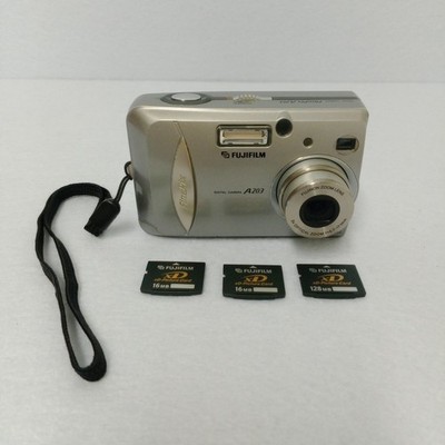 Fujifilm A203 Digitalkamera + 3 xD Picture Memory Card Fujifilm (funktioniert)