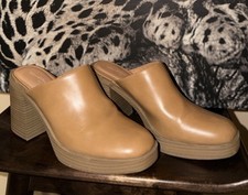 Universal Thread Tan Block Heel Closed Toe Women's Mules Size 10