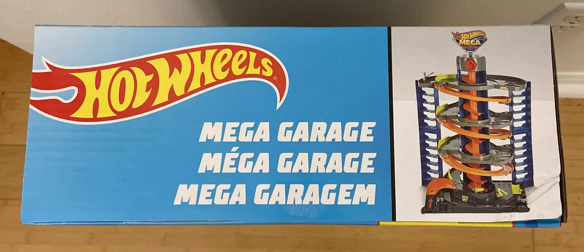 Hot Wheels City Mega Garage Playset with 1 Vehicle