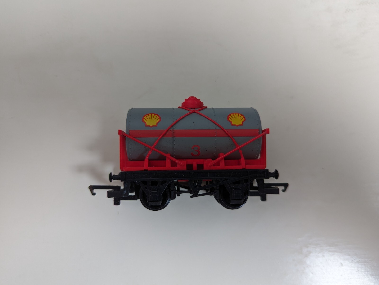 HORNBY 00 GAUGE SHELL FUEL TANK TANKER WAGON Red Strapping eBay