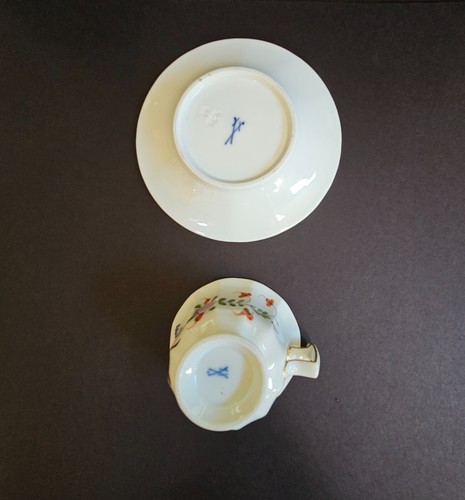 Antique Meissen Kakiemon Porcelain Demitasse Cup & Saucer Blue Butterfly Center - Picture 3 of 8