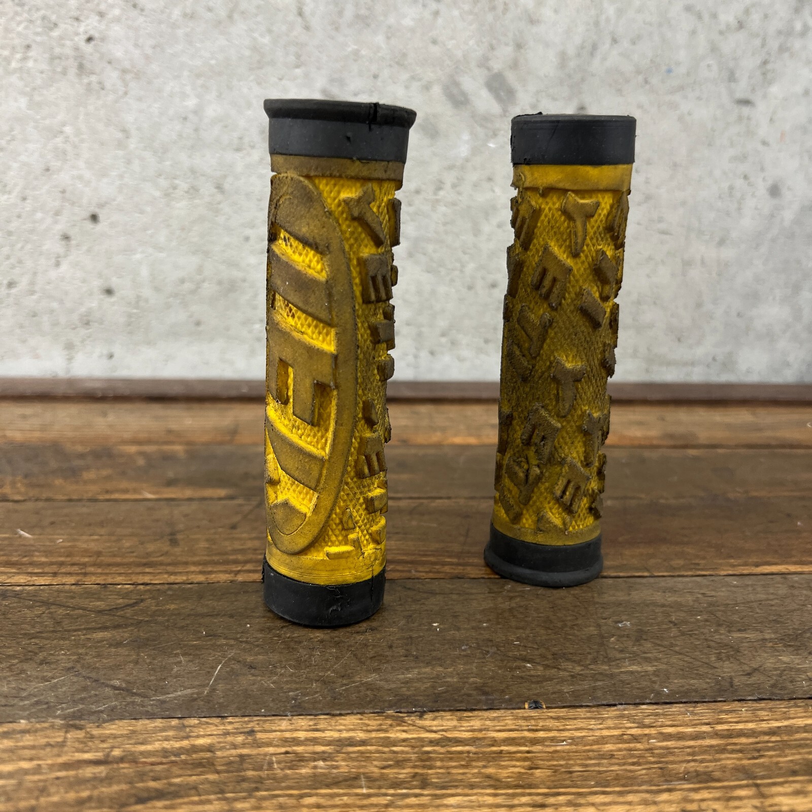 Vintage Yeti Grips Yellow Mountain Bike 90s 00s MTB Bicycle Black