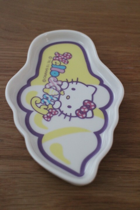 Hello Kitty Retro Soft serve ice cream Small Plates Japan Cute cat Sanrio15×9cm