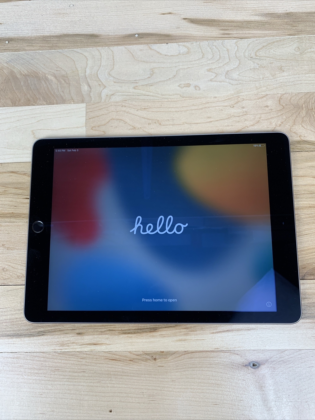 Apple iPad Air A1474 MD785LL/B 9.7inch w/16GB & WiFi (Space Gray