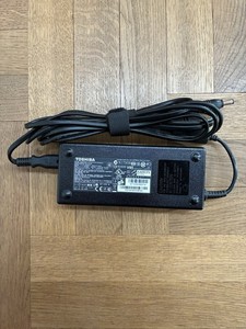 Original Toshiba Netzteil Ladegerät 19V 6.32A 120W - PA3717U-1ACA