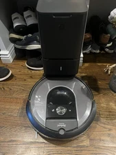iRobot Roomba i7 Robot Vacuum with Automatic Dirt Disposal Used