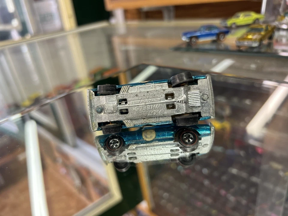 Hot Wheels 1970 Redline Nitty Gritty Kitty HK Aqua/White Interior - Image 2 of 4