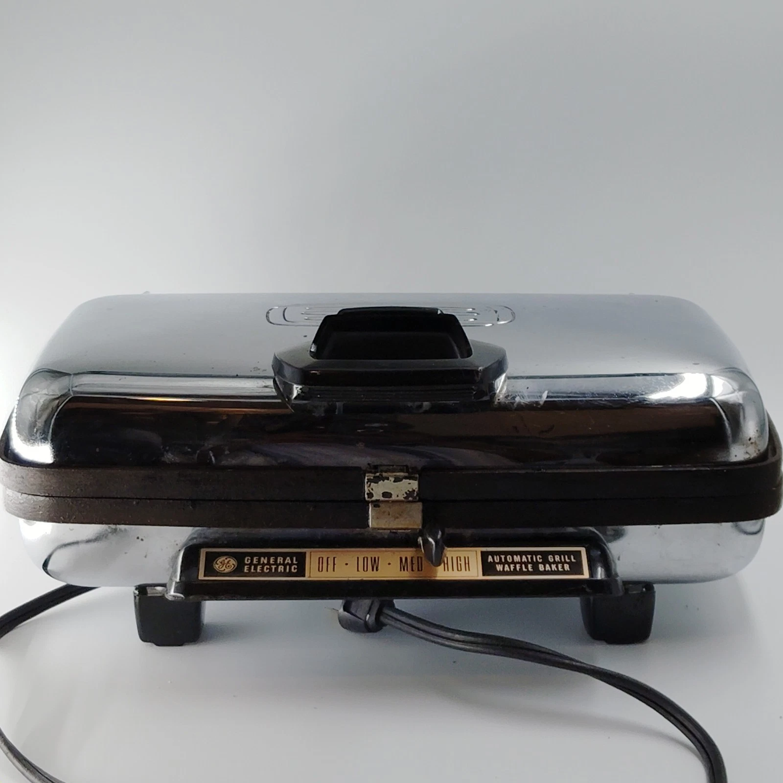 Vtg General Electric Automatic Grill Waffle Baker Chrome A6G44. TESTED, WORKS!
Opens in a new window