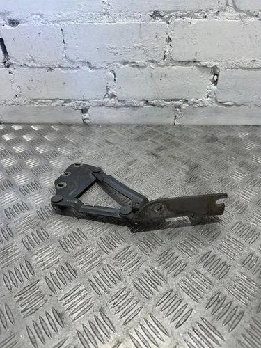 Hood hinges