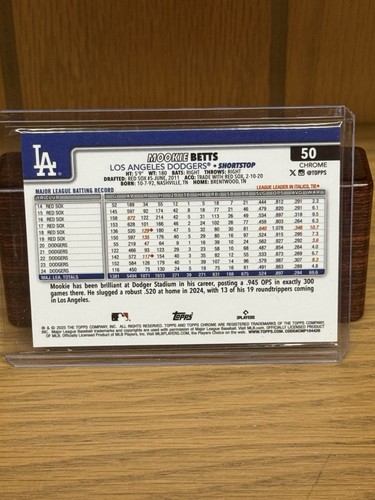 2025 Topps Chrome Mookie Betts Blue Refractor /150 Dodgers - Picture 2 of 2