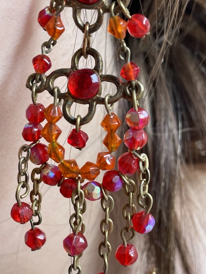 Boucles d’oreilles pendantes dorées, perles en verre rouge et orange - Photo 4/4