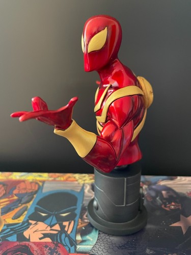 Bowen Marvel Spider-man (Iron Spider) mini-bust 561/700 - Picture 5 of 9