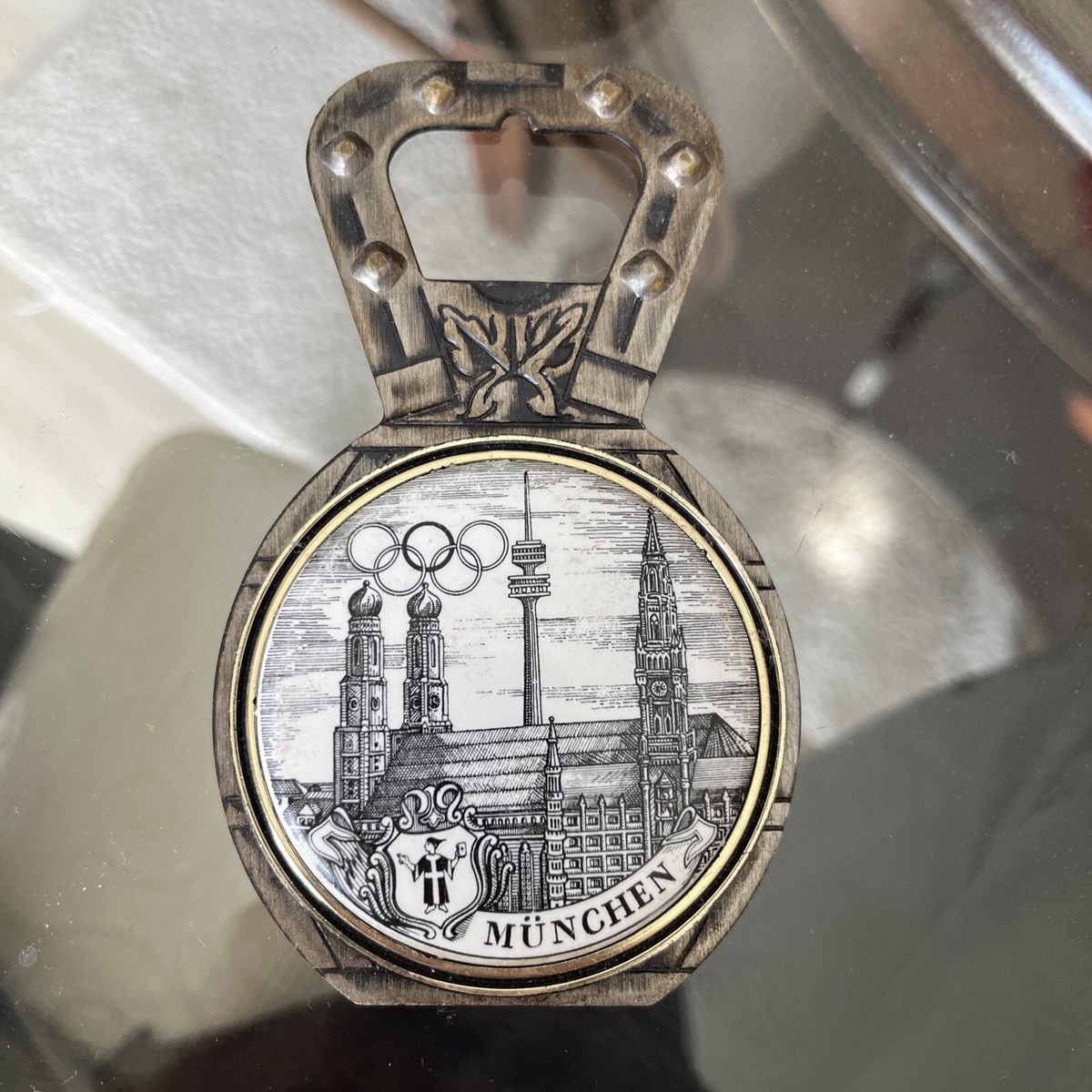 Ouvre-bouteille Vintage Munich 1972 – Métal Doré – Allemagne – Jamais Utilisé