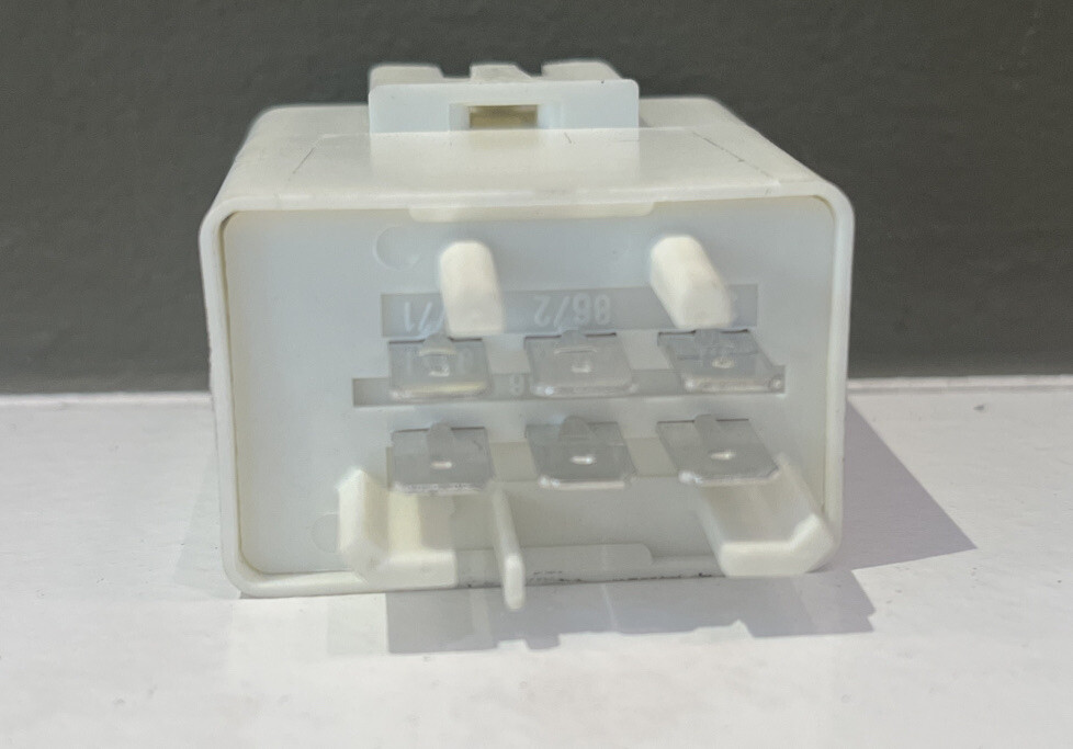 Fuel System Relay Volvo 240 740 760 780 940 3523608 898151