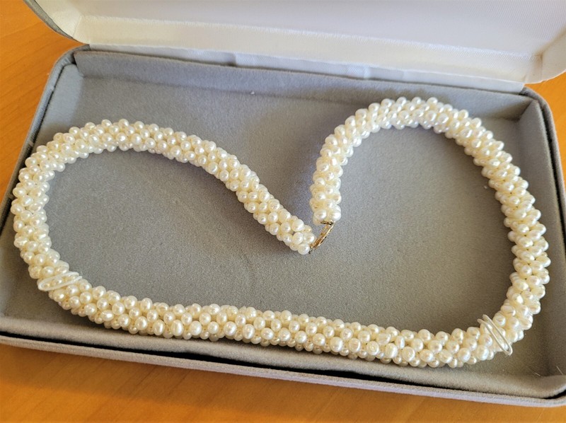 14K YELLOW GOLD H 4-STRAND MESH WHITE RICE FRESHWATER PEARL NECKLACE IN CASE-18"