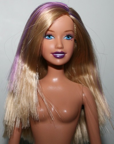 Mattel Barbie Doll Blonde Hair with Purple Streaks, Bendable Legs, Beauty Mark - Imagen 4 de 11