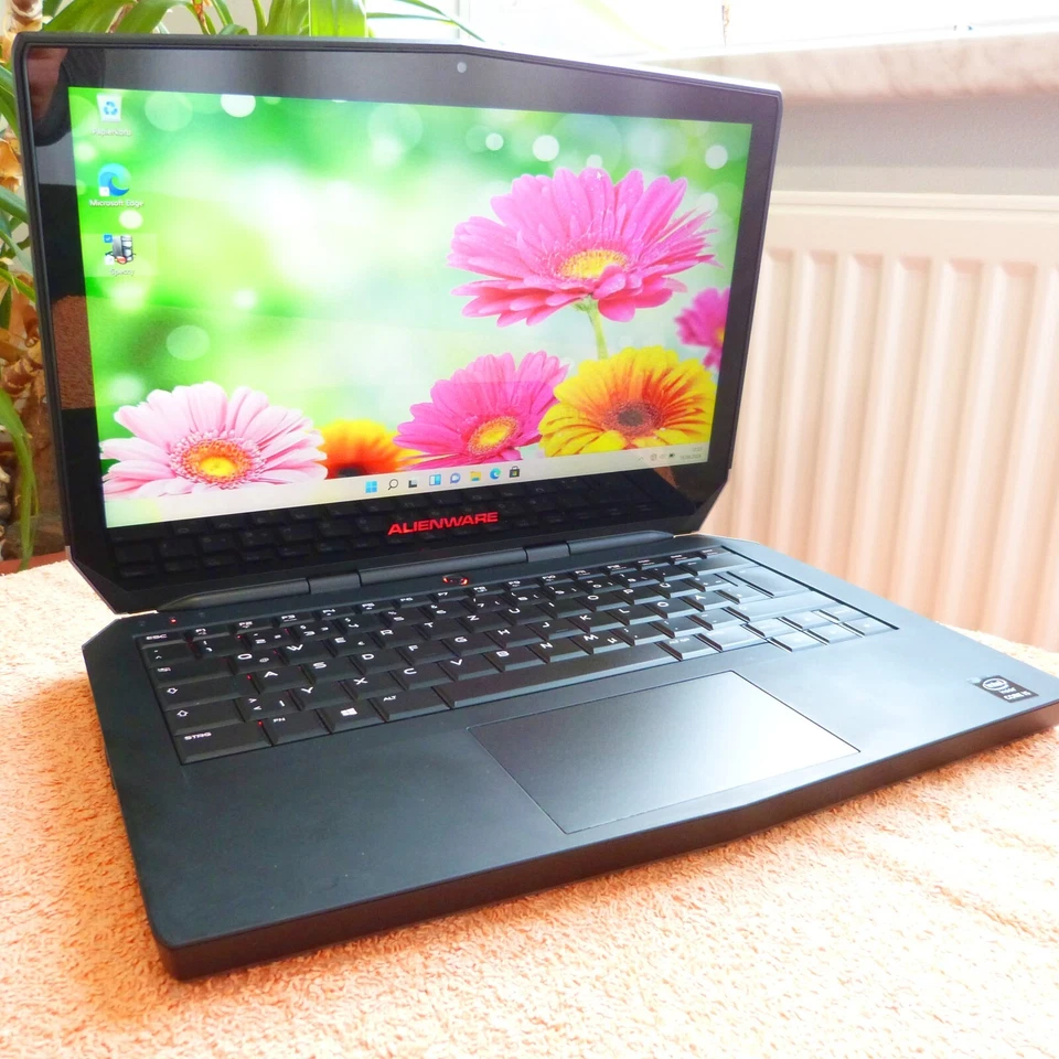 Alienware 13 R1 Netbook 13 Zoll 2K QHD Gaming GTX l Windows 11 SSD 16GB RAM NEU - Bild 3 von 4