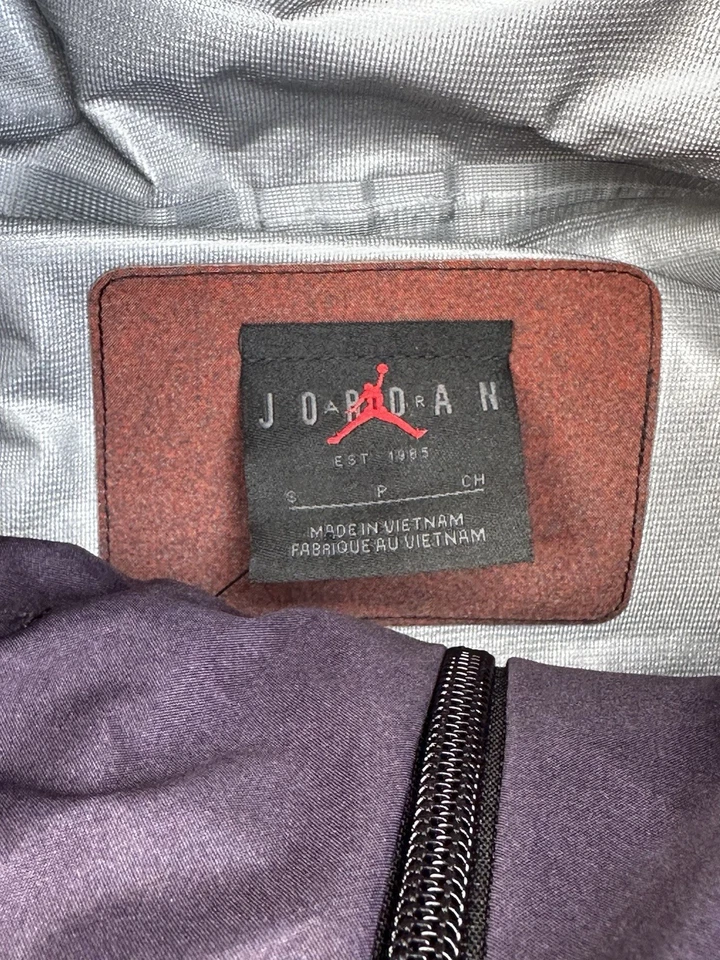 JAQUETA DE CHUVA NIKE AIR JORDAN SKYLINE GORE-TEX 2.5L HF9285-010 TAMANHO P NOVA - Imagem 3 de 4