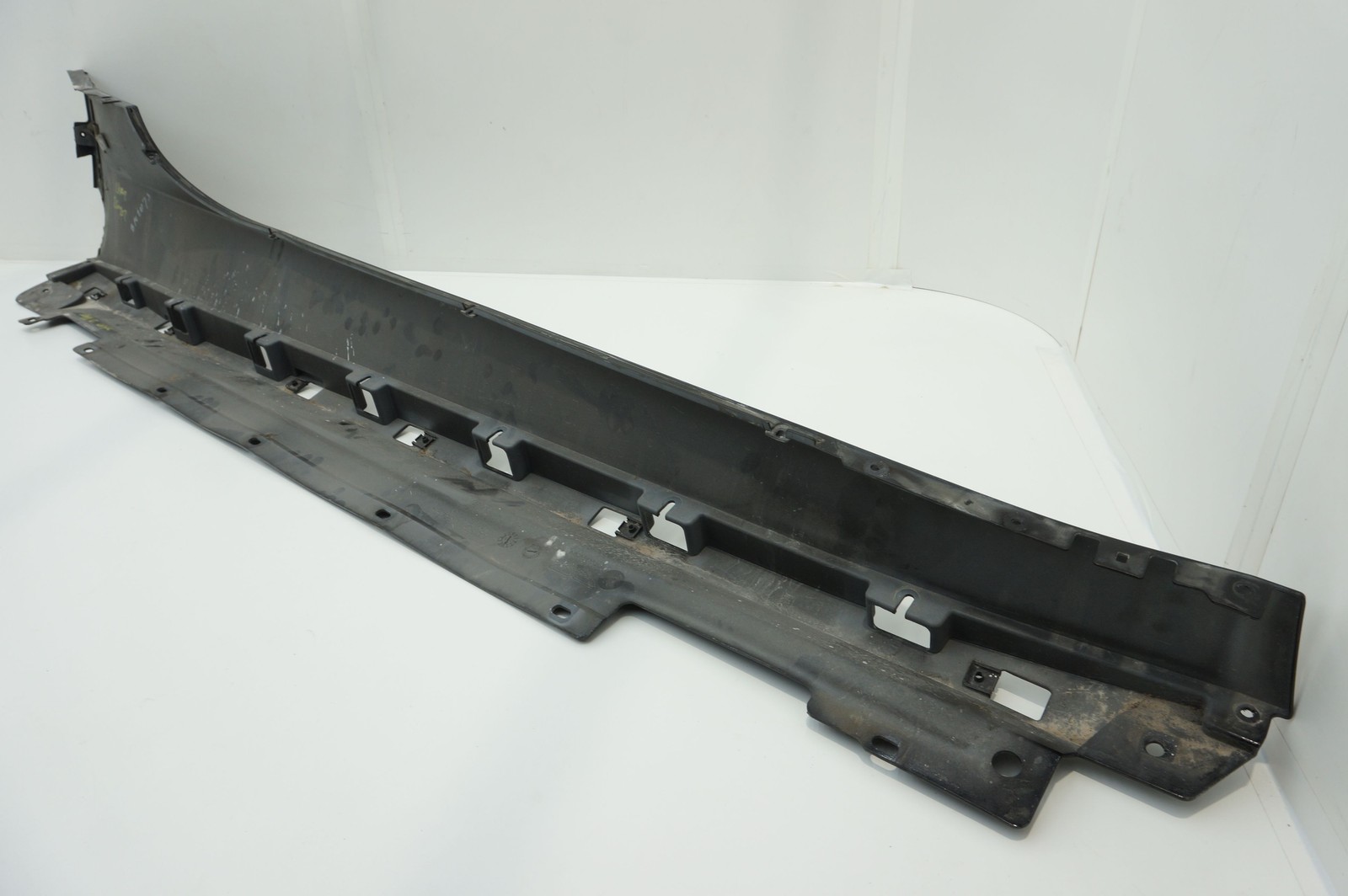 Aston Martin Vanquish 2012-2018 Left Rocker panel trim P/N CD3310609AD