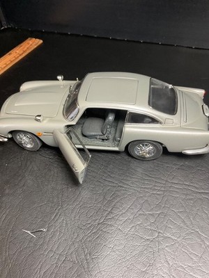 James Bond 007 Aston Martin DB5 - 1:24 DieCast - Silver - By